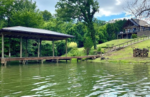 Decatur House | 3 Bedroom, Dog Friendly, Covered Dock w/Power, Loop Drive, Ramp/Fuel/Restaurant