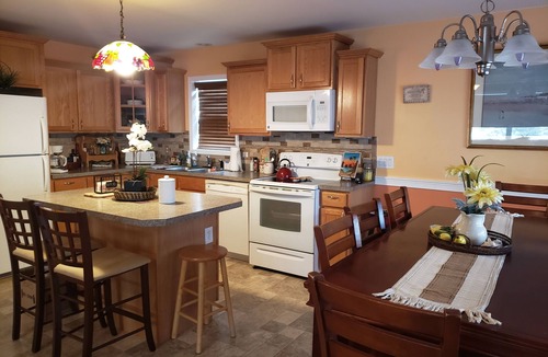 Villas House | 3 bedroom down the street from the Bay (Pets allowed for a fee)