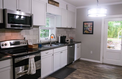 Six Mile House | 3-bedroom farmhouse cottage in Six Mile near Clemson