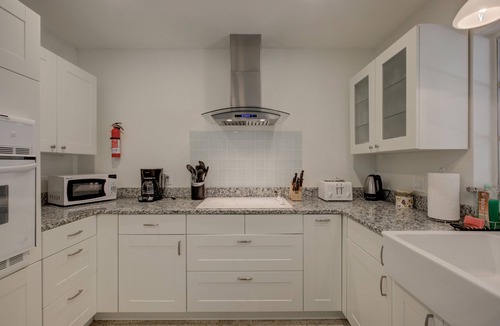 Long Meadow House | 3 Bedroom, Granite countertops, Private backyard