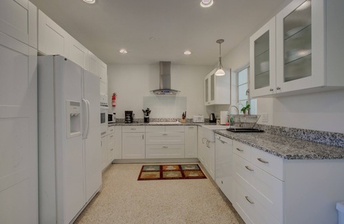 Long Meadow House | 3 Bedroom, Granite countertops, Private backyard