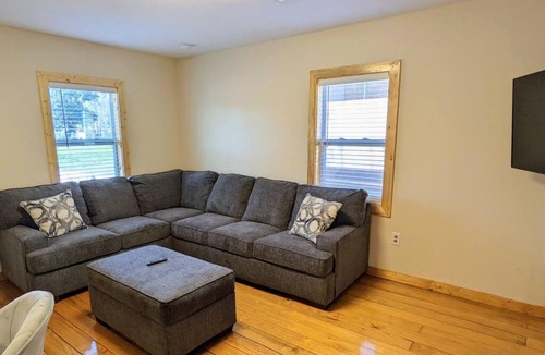 North Charleston House | 3 Bedroom Hardwood Palace of Charleston