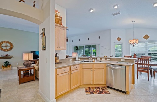 Hemingway House | 3 BEDROOM HOME IN THE VILLAGES GREAT LOCATION DON'T PASS THIS ONE UP