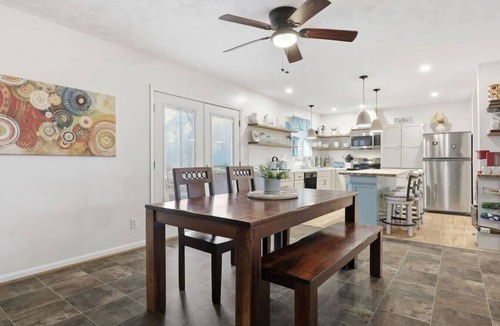 Greer House | 3 Bedroom House - Amazing Location, Pet Friendly!