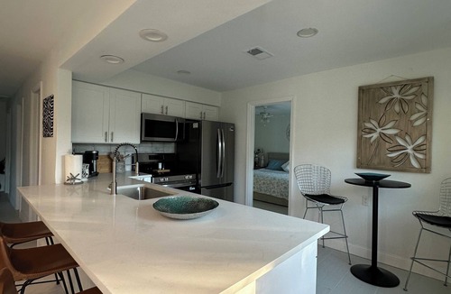 Shore Acres House | 3-bedroom house in soothing St. Petersburg with cool AC