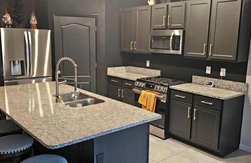 Golts House | 3-bedroom house in charming Middletown with AC