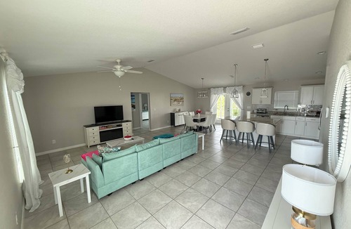 Englewood East House | 3-bedroom house in delightful Englewood with WiFi, AC. Live the dream