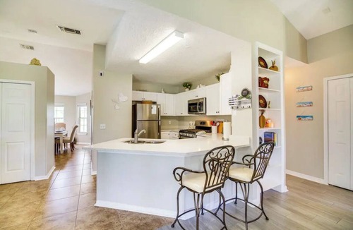 Melbourne House | 3-bedroom house in peaceful Melbourne with cool AC