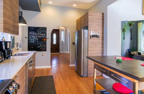 Urban Core House | 3-bedroom house in awesome Jacksonville with beautiful swimming pool, WiFi, AC.