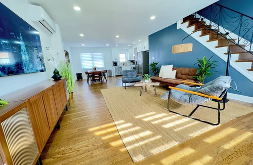 Delair House | 3-bedroom house Jacuzzi + Parking + Comfort – Philly Stay Share Save