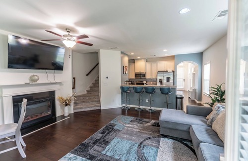 Belmont House | 3-bedroom Modern Townhome in charming Lithonia!