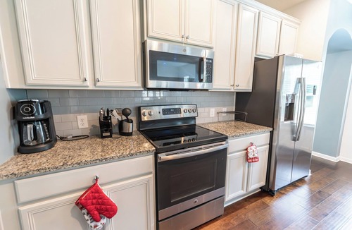 Belmont House | 3-bedroom Modern Townhome in charming Lithonia!