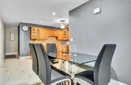 Coral Springs House | 3 Bedroom Pool Home with Modern Interior Design
