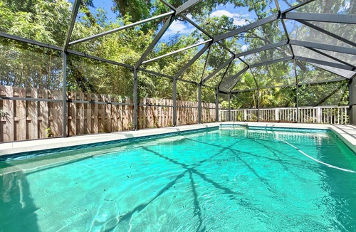 Braden River House | 3-bedroom pool house in Bradenton/Sarasota with fenced area for pets and kids