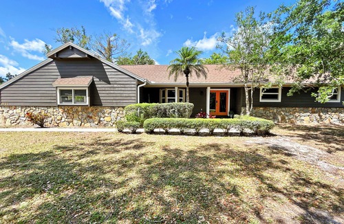 Braden River House | 3-bedroom pool house in Bradenton/Sarasota with fenced area for pets and kids