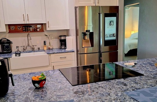 Cutler Bay Apartment | 3-bedroom Private duplex house with WI-FI, Parking ,enjoy a peaceful Getaway