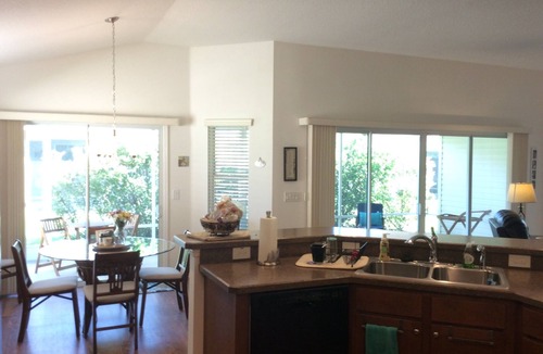 The Villages House | 3-Bedroom Retreat near Brownwood Paddock Park: Your Ideal Villages Getaway