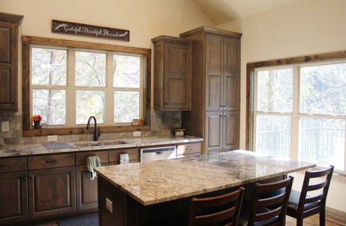 Cleveland House | 3-bedroom RIVER cottage in charming North Georgia w/room for 8+ WiFi AC