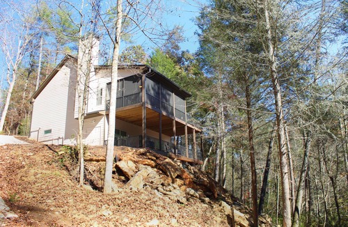 Cleveland House | 3-bedroom RIVER cottage in charming North Georgia w/room for 8+ WiFi AC