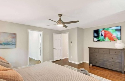 Dunwoody Apartment | 3 Bedroom Single family 129030 by Houzlet