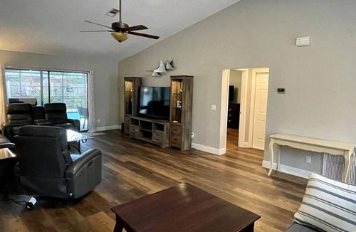 Country Oaks Apartment | 3 Bedroom Single family 427957 by Houzlet