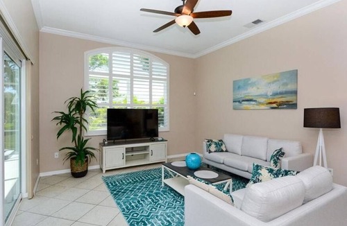 Palmer Ranch Apartment | 3 Bedroom Single family L-95103 by Houzlet