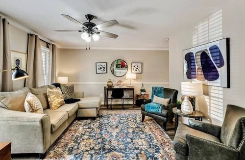 Marietta House | 3 Bedroom Townhome L-554165 by Houzlet