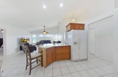 Long Meadow House | 3-bedroom vacation home just 8 minutes to Manasota Key Beach