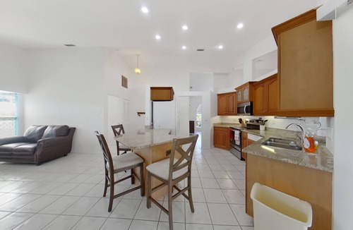 Long Meadow House | 3-bedroom vacation home just 8 minutes to Manasota Key Beach