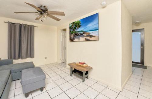 Riviera Beach Villa | 3 bedrooms 1 bathroom Entire Beach Side House