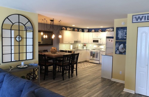 Wildwood Condo | 3 bedrooms, 2 bath condo close to beach, restaurants, convention center