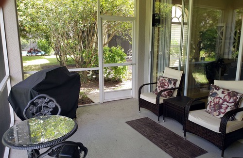 Colonial Oaks House | 3 BR, 2 Bath W/Community Pool & Exercise Rm Located In A Quiet Gated Community