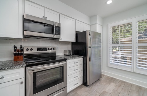 Seabrook Island Cottage | 3 BR/2BA Cottage w/Screen Porch! Dog Friendly! Amenity Access included