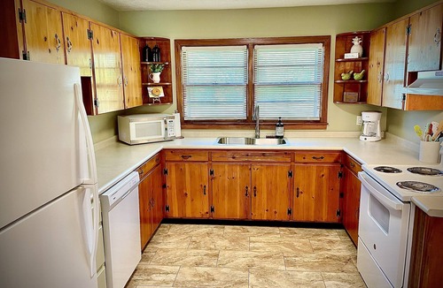 Knoxville House | 3 BR*NEAR DOWNTOWN*FENCED YARD*PET FRIENDLY*