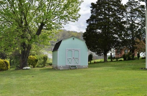 Knoxville House | 3 BR*NEAR DOWNTOWN*FENCED YARD*PET FRIENDLY*