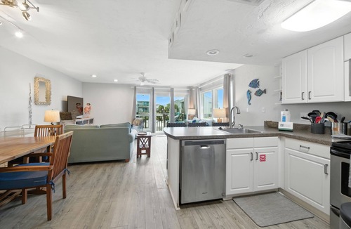 East End Condo | 3 BR Pet Friendly East End Condo with community pool