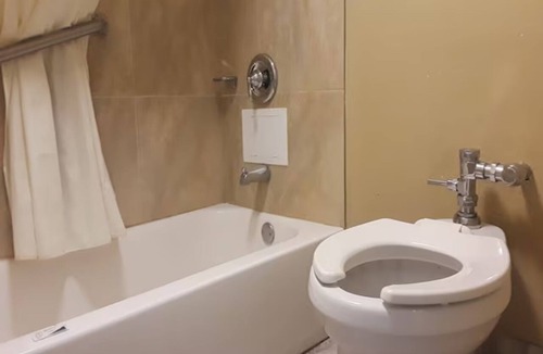 Governor's Walk Hotel | 3 Budget-Friendly Rooms Perfect Groups near Tallahassee Memorial | Free Parking