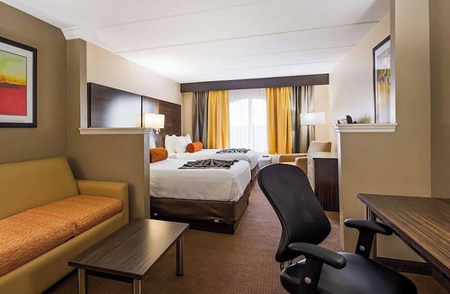 Orlando Hotel | 3 Convenient Orlando Units by Airport, Pool & Breakfast, Quick Drive to Parks