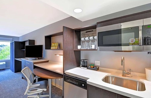 Miramar Hotel | 3 Convenient Studios | Pool, Kitchen, Pet-Friendly | Near Miami & Hard Rock