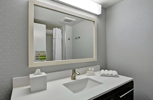 Miramar Hotel | 3 Convenient Studios | Pool, Kitchen, Pet-Friendly | Near Miami & Hard Rock