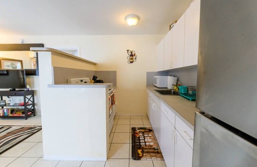 Edgewood Apartment | #3 Heated Pool, Large Yard, 1BR+sunroom/office