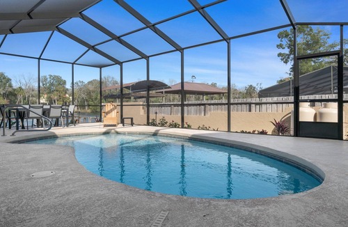 Homosassa House | 3-Hour Tour. Springs Waterfront. Bring your crew! Not every castaway is lost.