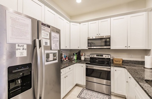 Pelican Condo | 3 King Bd ~ The Hive ~Pool-Bikes-Beach-Baby-Golf Supplies-Walk to Dining & Shops