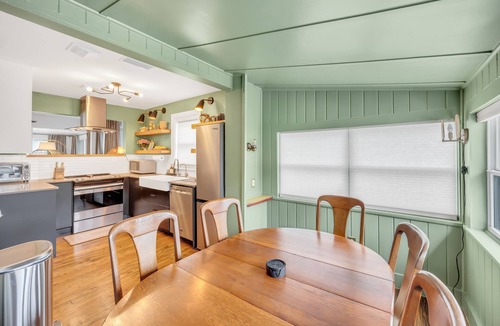 Murray Hill House | 3 King Beds - Family Friendly - Central Location.