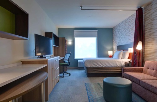 Upper Grand Lagoon Hotel | 3 Large Units w/Kitchenette, Onsite Gym and Pool, Free Breakfast