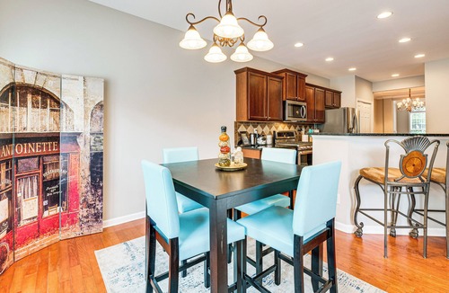 Milton House | 3 Mi to Avalon: Townhome w/Balcony in Alpharetta!