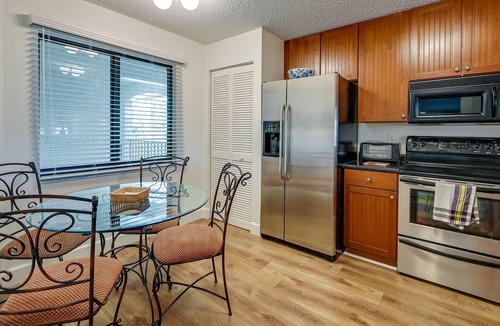 Naples Condo | 3 Mi to Beaches: Naples Condo w/Pool Access!
