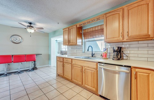 Largo Cottage | 3 Mi to Botanical Gardens: Sun-kissed Largo Escape