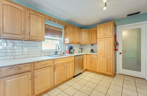 Largo Cottage | 3 Mi to Botanical Gardens: Sun-kissed Largo Escape