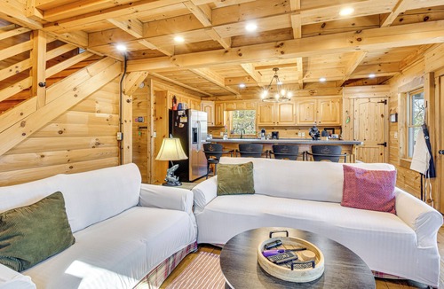 Clayton Cottage | 3 Mi to Dtwn Clayton: Cabin w/Trail Access!